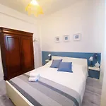 Beautiful Renovated ,next To The ! Air-c, Free Parking! Apartment