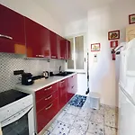 Beautiful Renovated ,next To The ! Air-c, Free Parking! *