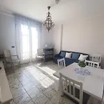 Apartment Beautiful Renovated ,next To The ! Air-c, Free Parking! Nice