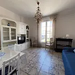 Beautiful Renovated ,next To The ! Air-c, Free Parking! Nice