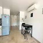 Apartment Nice, Grand Studio - Piscine - Terrasse Vue Mer