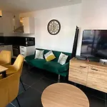 Apartment Nice, Splendide 4p Residentiel, Terrasse Vue Piscine , Garage Nice