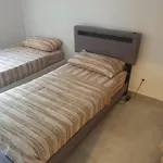 Apartment Renovated Airport Apartments: Transit Hub With Parking