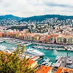 Nice, 60 M2 ! superbe appartement climatisé, 3 couchages, proche de la promenade des Anglais et de la Gare !