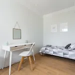 Ultra Large 2 Bdr Near Massena Square *