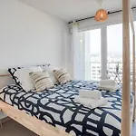 L17 Arenas 3 Balconies 5mins To The Sea Apartment