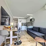 1 Min To Bedroom Flat With 2 Ac And Parking In Summer Apartment *