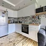 1 Min To Bedroom Flat With 2 Ac And Parking In Summer *