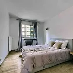 1 Min To Bedroom Flat With 2 Ac And Parking In Summer Apartment *