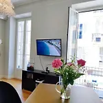 City Center, Chic Studio For 2-4, Balcony, Ac