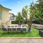 Villa Des Pergolas -6 Bdrs - 5 Bathrs -Parking -Jardin -Jacuzzi -Tramstation , 10 Min Beach