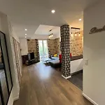 Belle Perle Rare Port De Nice