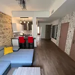 Belle Perle Rare Port De Nice