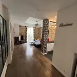 Belle Perle Rare Port De Nice