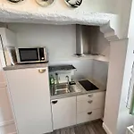 Carre D'or: Very Calm Cozy 2br, With Wi-fi