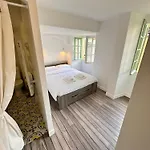 Carre D'or: Very Calm Cozy 2br, With Wi-fi Apartment