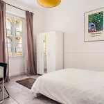 Modern 2-Bedroom City Center Apartment