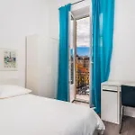 Modern 2-Bedroom City Center Apartment