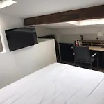 Apartment Atypique Et Merveilleuse Petite Maison En Plein Coeur De Nice, A Proximite De La Et Des Plages