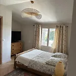 Holiday home De Charme 6 Pieces Avec Vue Sur Les Hauteurs De