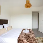 4 Pieces 8 Personnes Proche Aeroport,Tramway