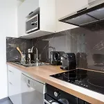 Apartment 4 Pieces 8 Personnes Proche Aeroport,tramway *