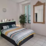 Central Apartment *