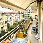 Center Aviva's-home * Nice