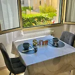 En Bord De Apartment Nice