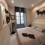 Luxury In The Heart Of Old Town Nice. Apartment