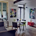 - Stylish Downtown Apartment Nice