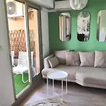 2 pièces au calme avec terrasse et climatisation
