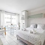 Charming With Pool & Balcony -heart Of Apartment Nice