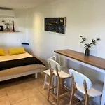 Petite Chambre Independante Avec Sdb, Clim Et Parking Prive