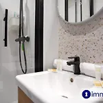 T2 Air-conditioned District Liberation Apartment *