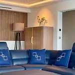 Waterfront 4Bd Apt With Terrace