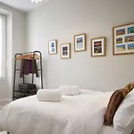 Bronte - Nice Hyper Central, 1 Bedroom With Large Living Room