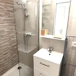 Dana Centre 25 Apartment