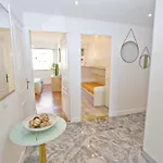 Luxury Sea Front Milord Apartment