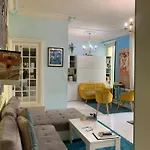 Room In City Centre & 50M To Beach -- Located In A Beautiful Apartment With Seaview Balcony