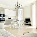Luxuriously Furnished Bright Newly Renovated Oasis Apartment Nice