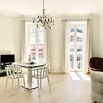 Luxuriously Furnished Bright Newly Renovated Oasis * Nice