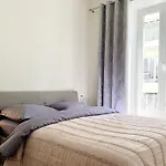 Luxuriously Furnished Bright Newly Renovated Oasis Apartment *