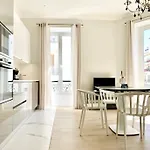Apartment Luxuriously Furnished Bright Newly Renovated Oasis