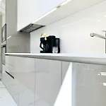 Luxuriously Furnished Bright Newly Renovated Oasis Nice