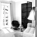 Apartment Luxuriously Furnished Bright Newly Renovated Oasis Nice