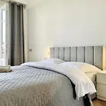 Apartment Bright, Newly Renovated *