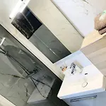 Bright, Newly Renovated Apartment