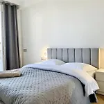 Bright, Newly Renovated Apartment