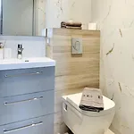 Apartment Bright, Newly Renovated